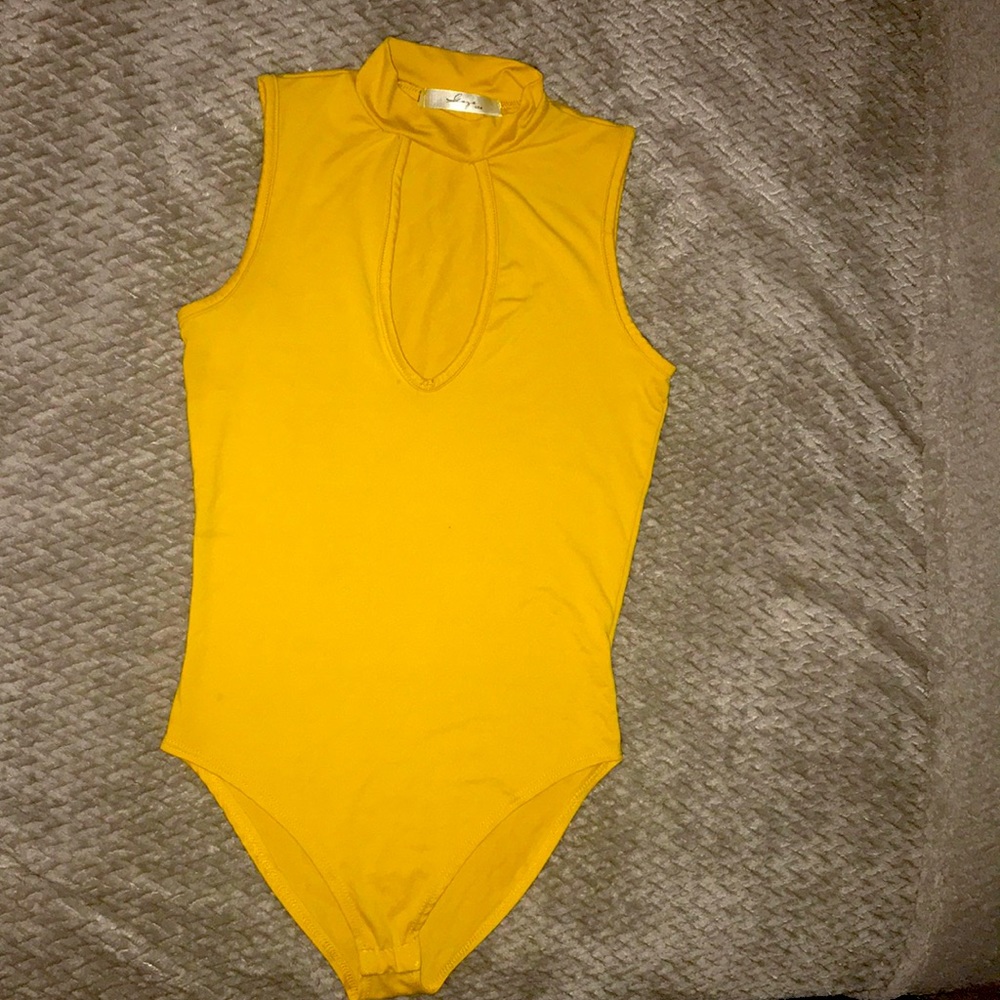 Jumpsuit with wide v line